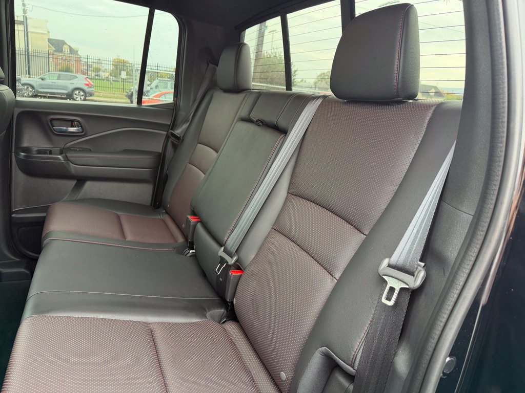 Certified 2025 Honda Ridgeline Black Edition image 18
