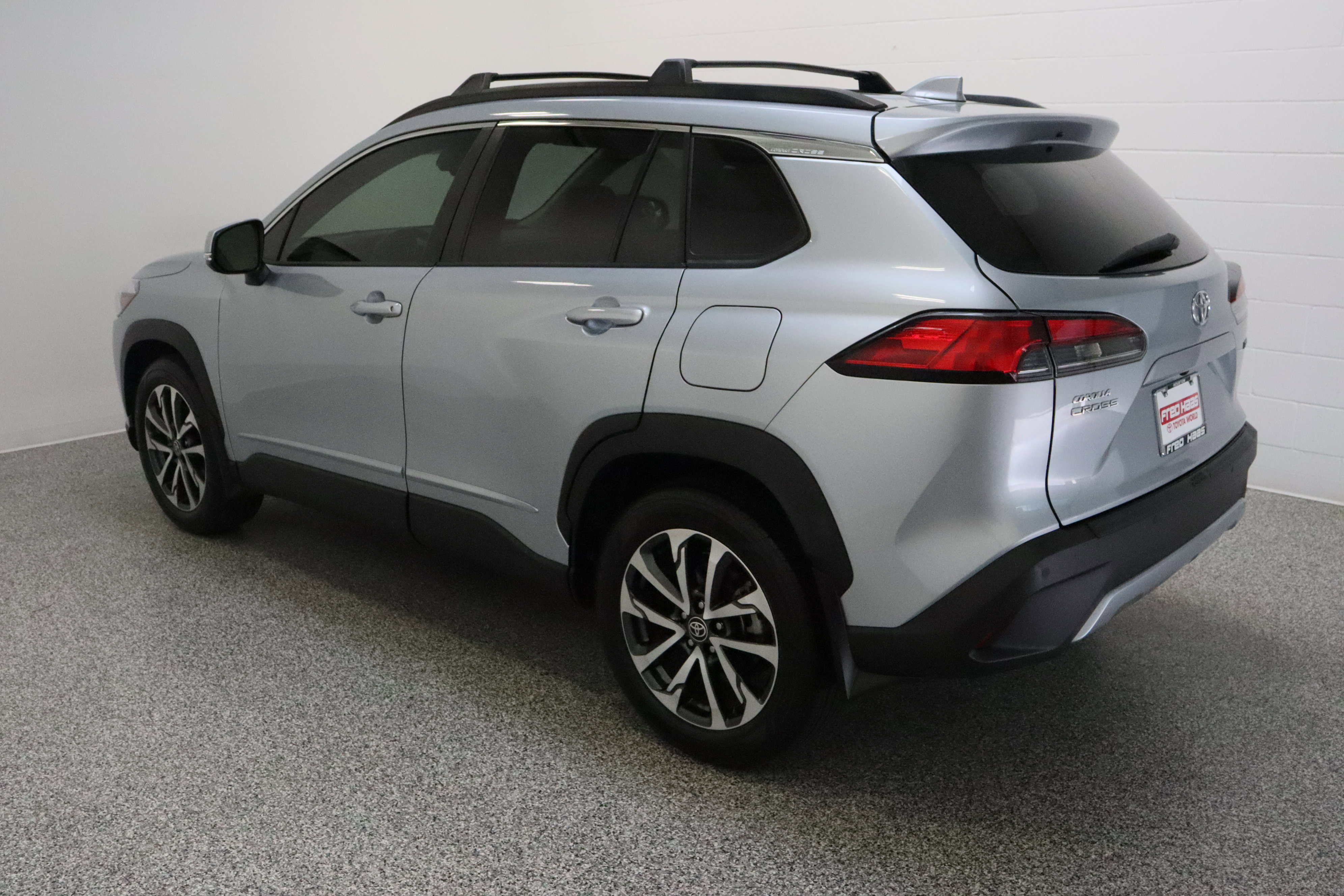 Used 2023 Toyota Corolla Cross XLE w/ Convenience Package FWD image 9