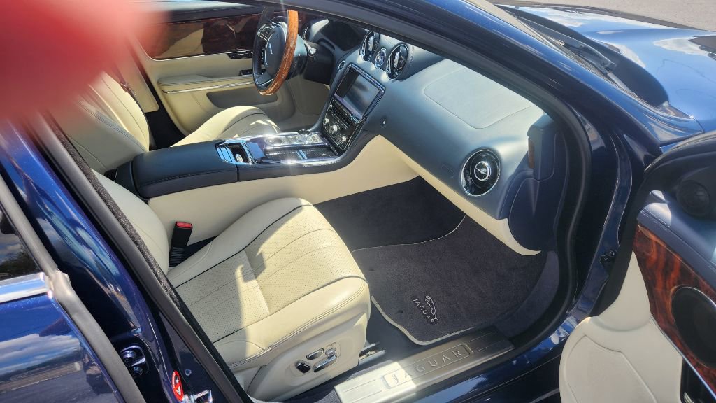 Used 2011 Jaguar XJ L Supercharged RWD image 18