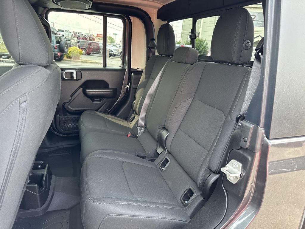 Used 2023 Jeep Gladiator Overland AWD/4WD image 20