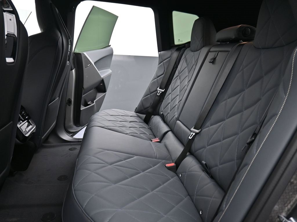 New 2026 BMW iX xDrive60 w/ M Sport Package image 18