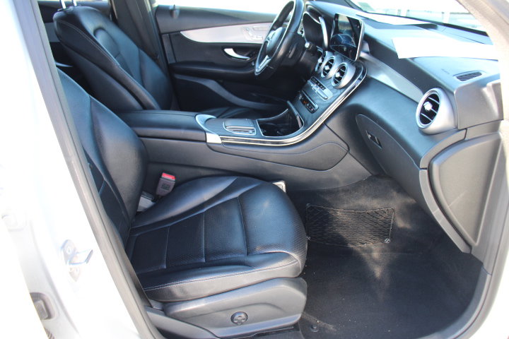 Used 2020 Mercedes-Benz GLC 300 GLC 300 image 21