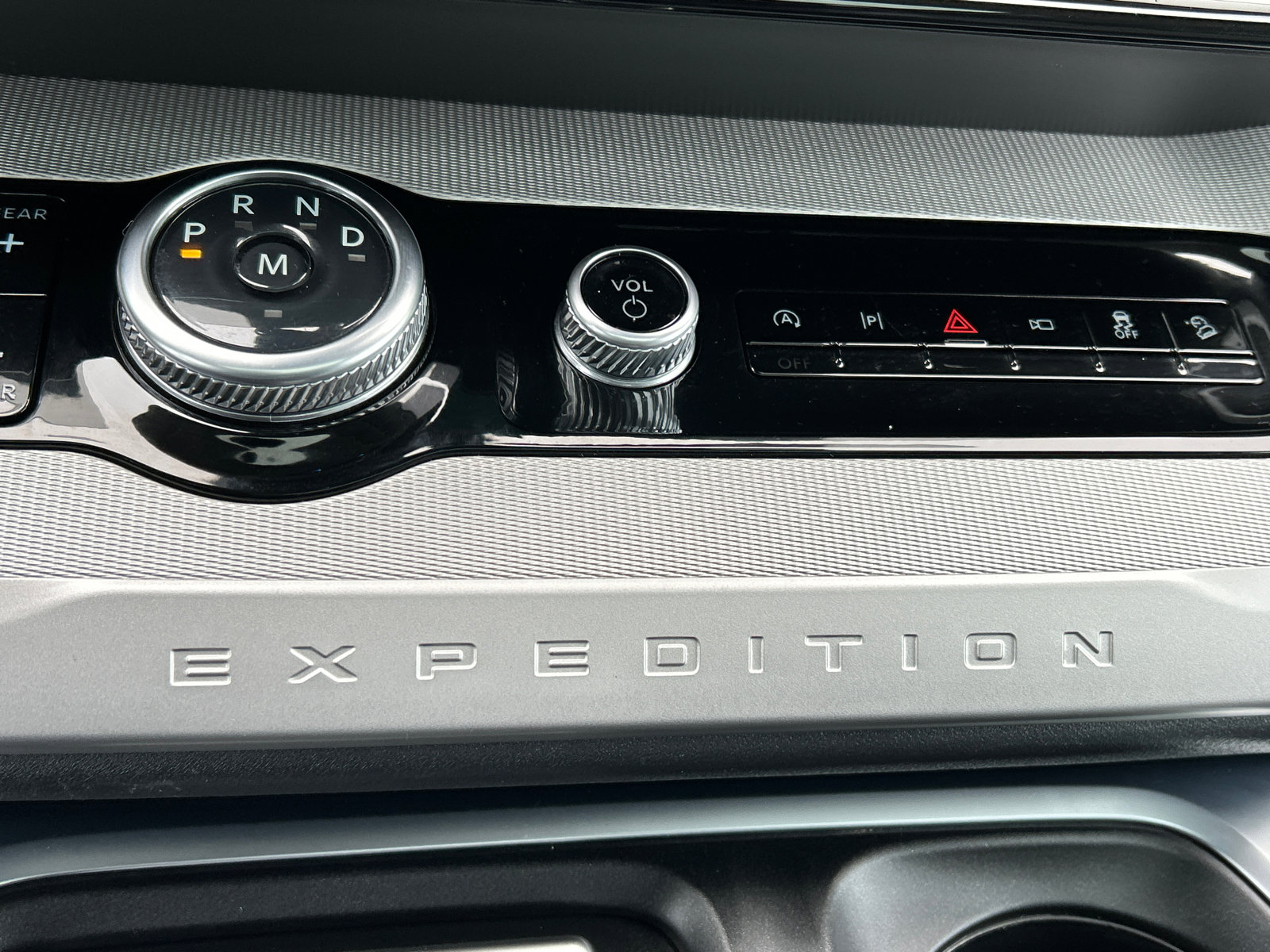 Used 2025 Ford Expedition Active image 15
