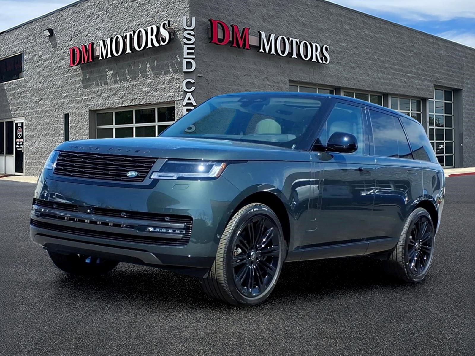 Used 2025 Land Rover Range Rover SE image 1