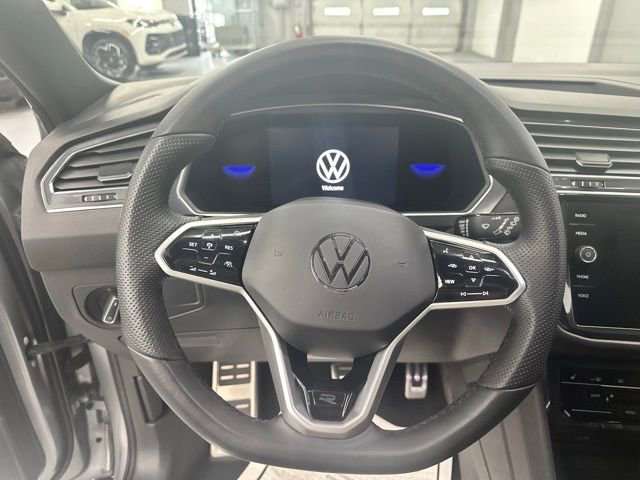 Certified 2022 Volkswagen Tiguan SE R-Line image 4