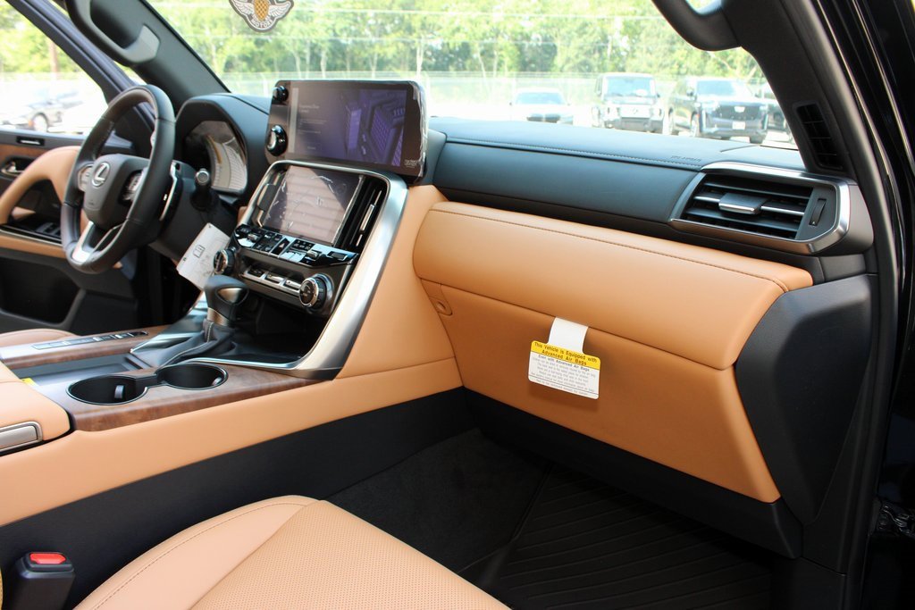 Used 2025 Lexus LX 600 4WD w/ Luxury Package image 10