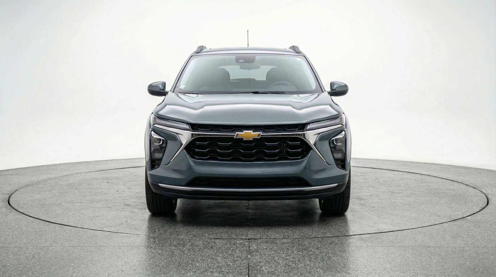 Used 2025 Chevrolet Trax LT image 2