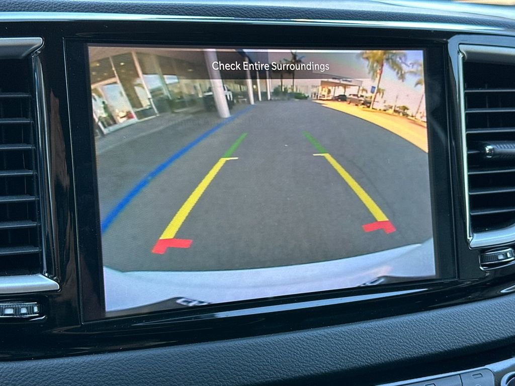 Used 2023 Chrysler Pacifica Touring-L image 20