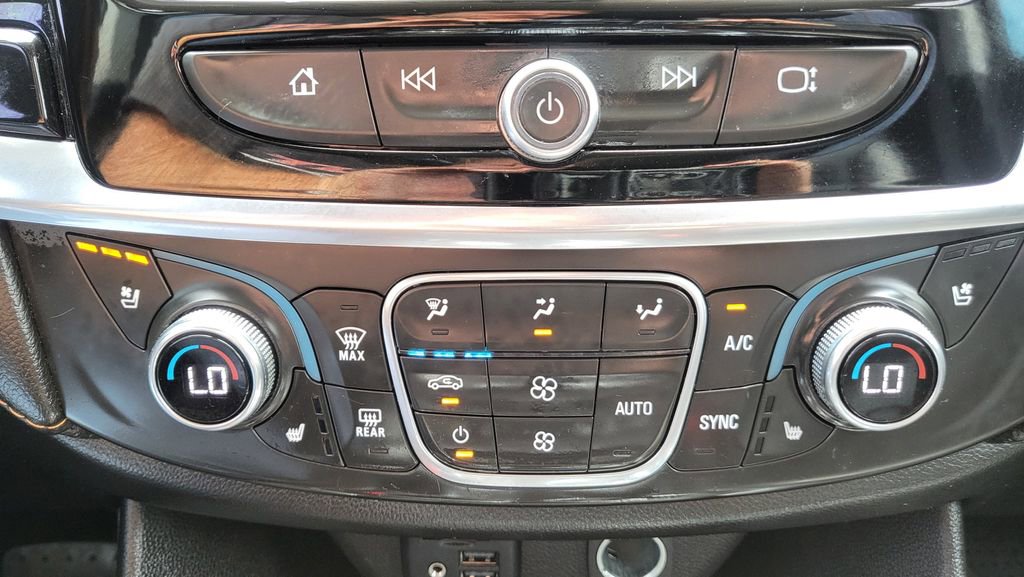 Used 2020 Chevrolet Traverse Premier w/ LPO, Floor Liner Package FWD image 35