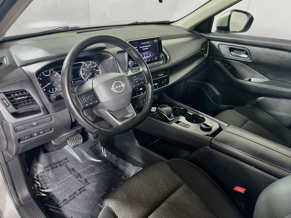 Used 2025 Nissan Rogue SV AWD/4WD image 9
