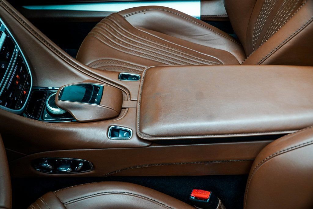 Used 2019 Aston Martin DB11 Volante image 23