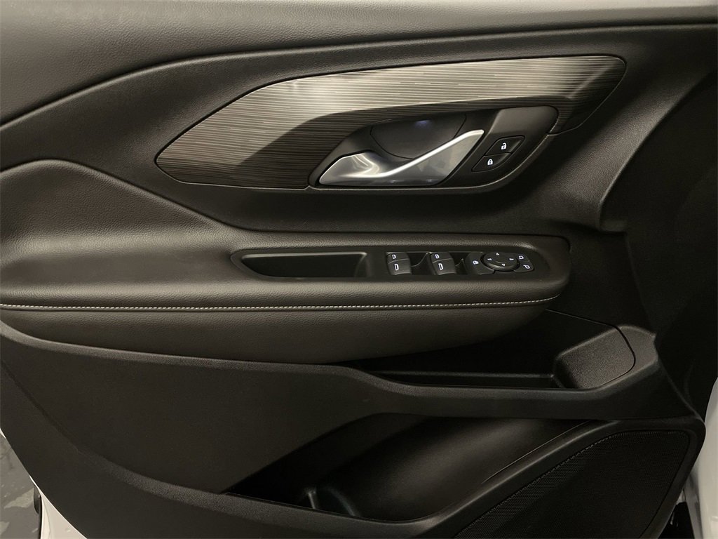 Used 2022 GMC Terrain SLE w/ Driver Convenience Package image 16