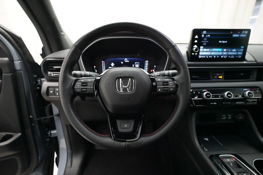 Certified 2025 Honda Pilot Black Edition image 4