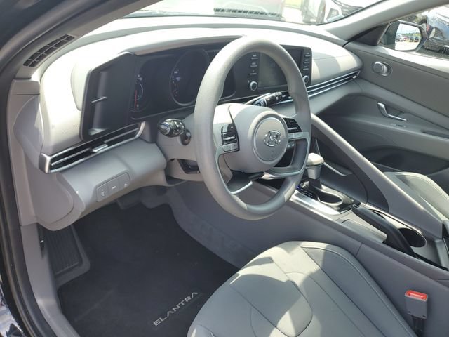 Used 2023 Hyundai Elantra SEL FWD image 18