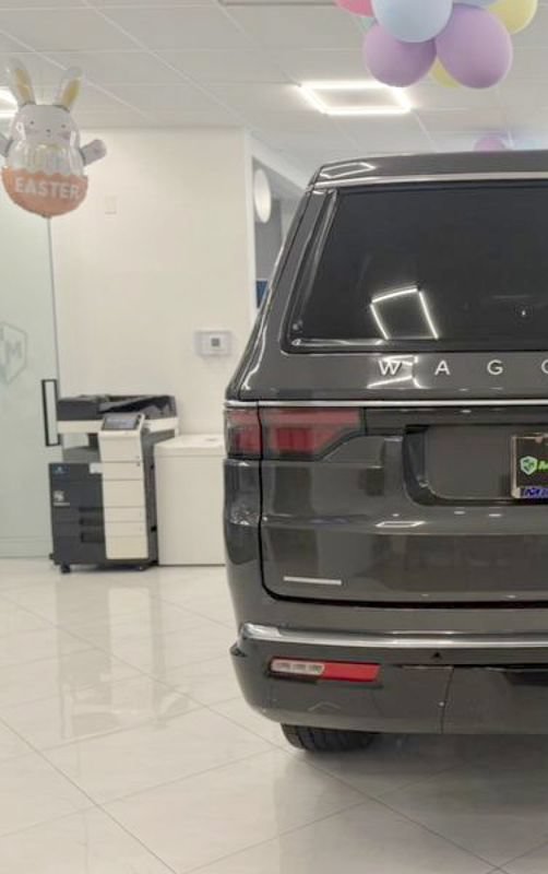 Used 2022 Jeep Wagoneer Series III w/ Premium Group I AWD/4WD image 13