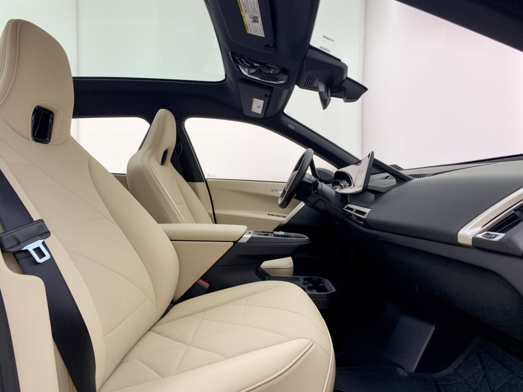 Used 2024 BMW iX xDrive50 w/ Premium Package AWD/4WD image 28