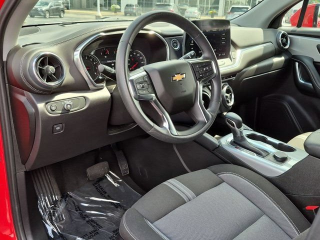 Used 2025 Chevrolet Blazer LT AWD/4WD image 9