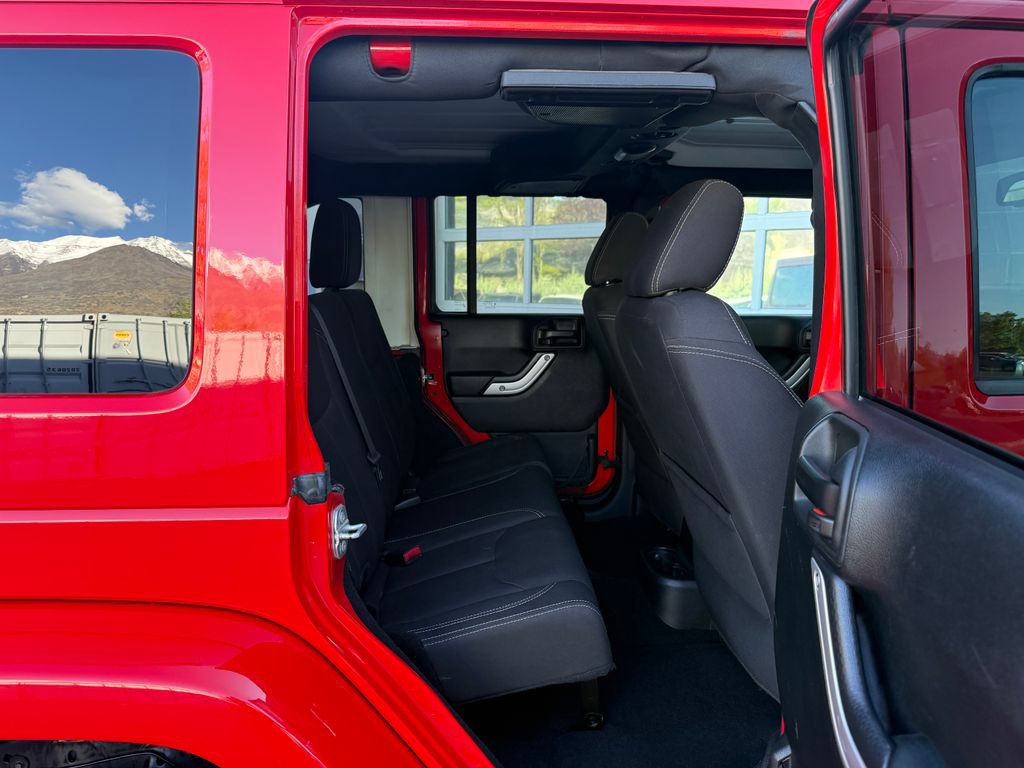 Used 2018 Jeep Wrangler Unlimited Sahara w/ Max Tow Package AWD/4WD image 25