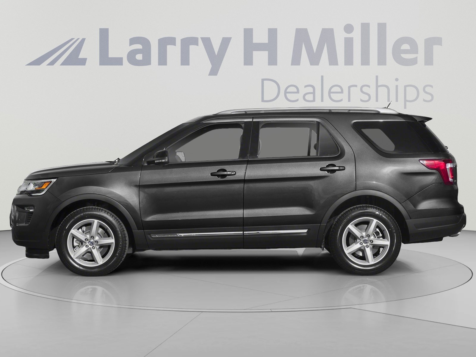 Used 2018 Ford Explorer XLT w/ Equipment Group 202A AWD/4WD image 3