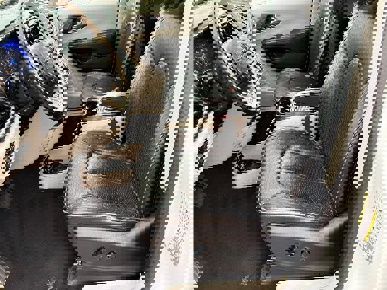 Used 2018 Chrysler Pacifica Limited image 33