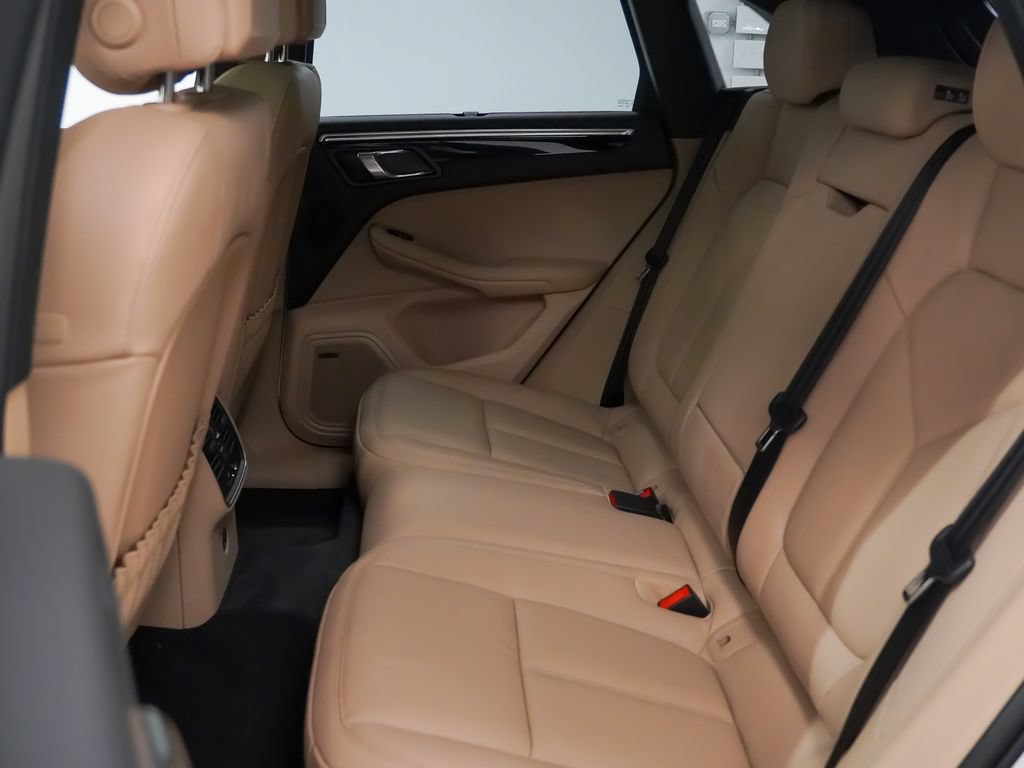 Certified 2026 Porsche Macan S AWD/4WD image 18
