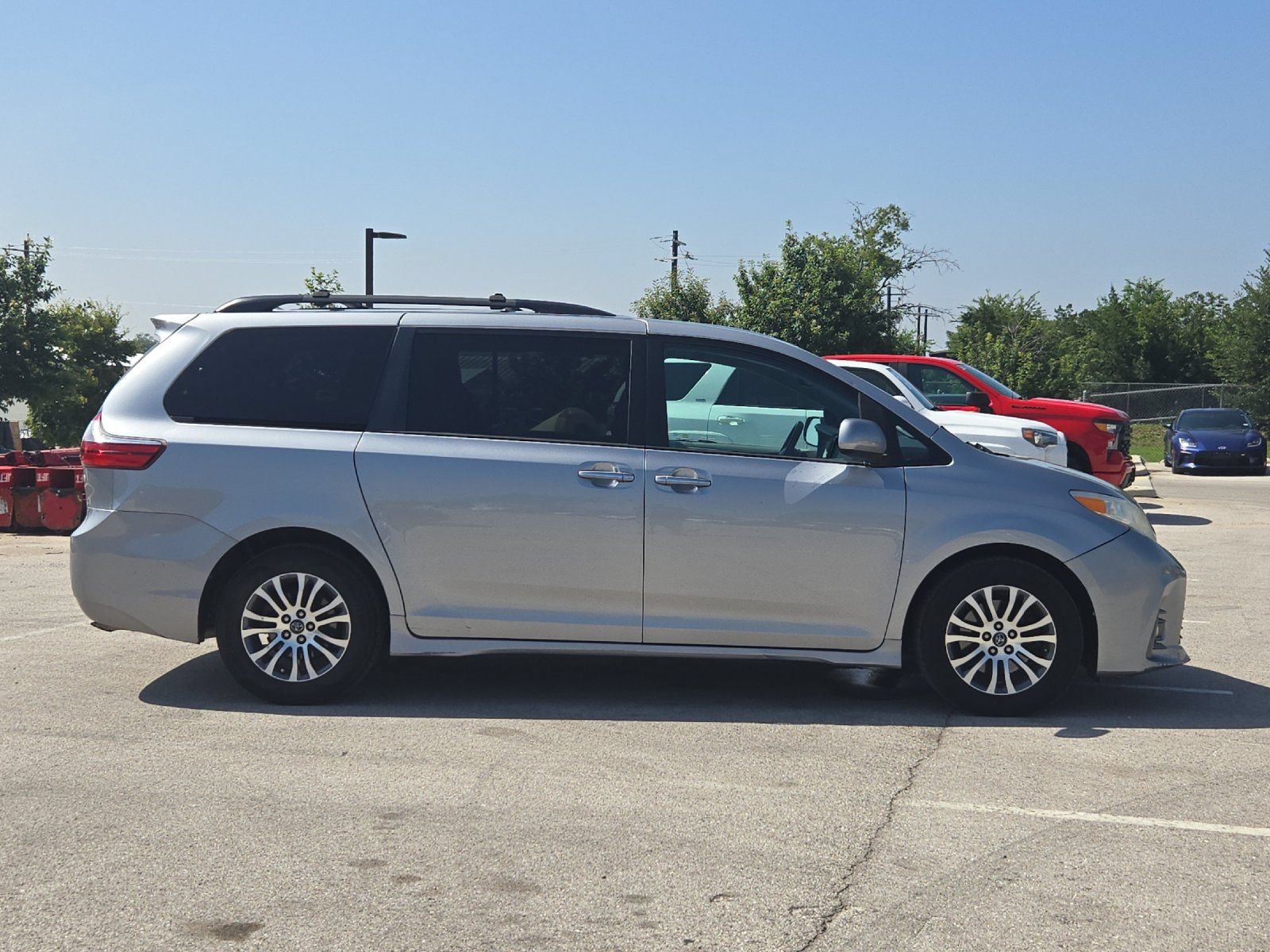 Used 2018 Toyota Sienna XLE FWD image 6