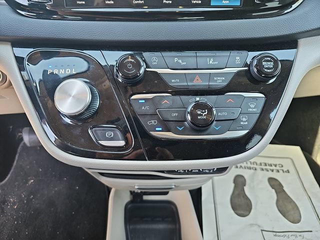 Used 2024 Chrysler Pacifica Touring-L FWD image 27