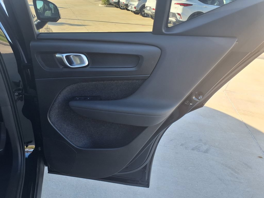 Certified 2023 Volvo XC40 B5 Plus w/ Climate Package AWD/4WD image 18