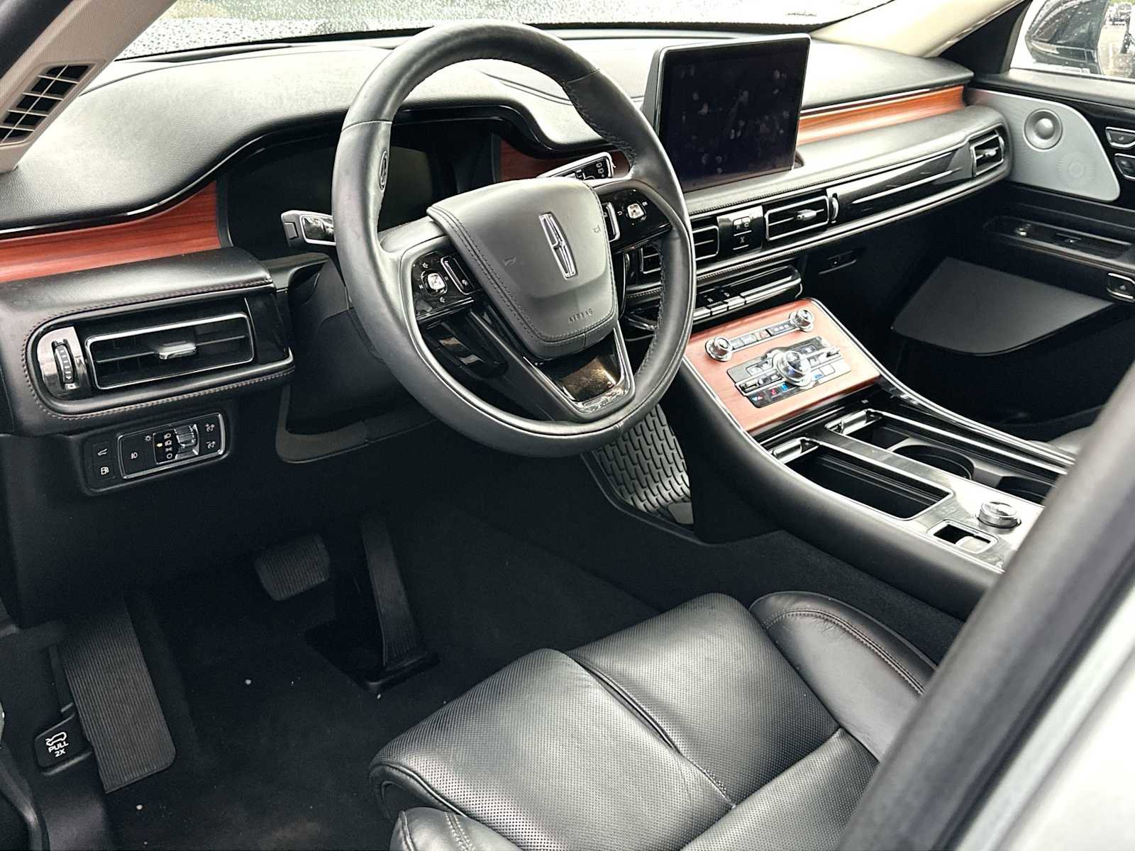 Used 2022 Lincoln Aviator Grand Touring w/ Equipment Group 301A AWD/4WD image 4