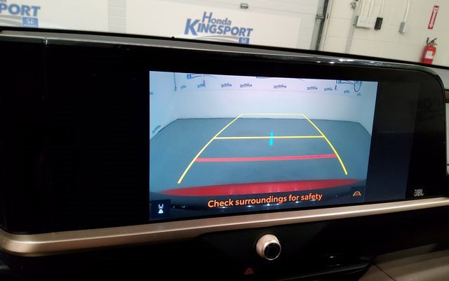 Used 2023 Toyota Crown Limited image 31