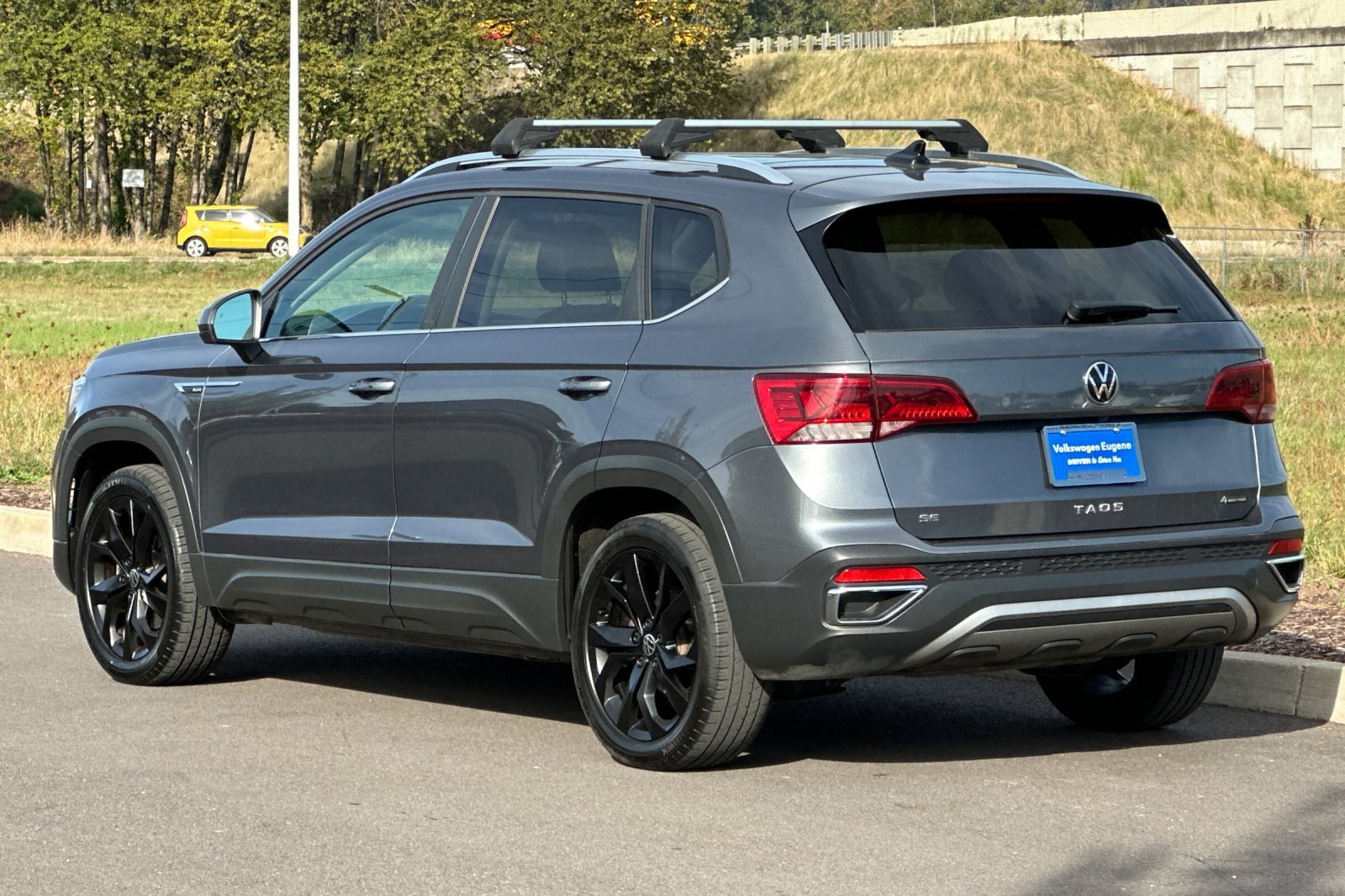 Used 2022 Volkswagen Taos SE FWD image 5