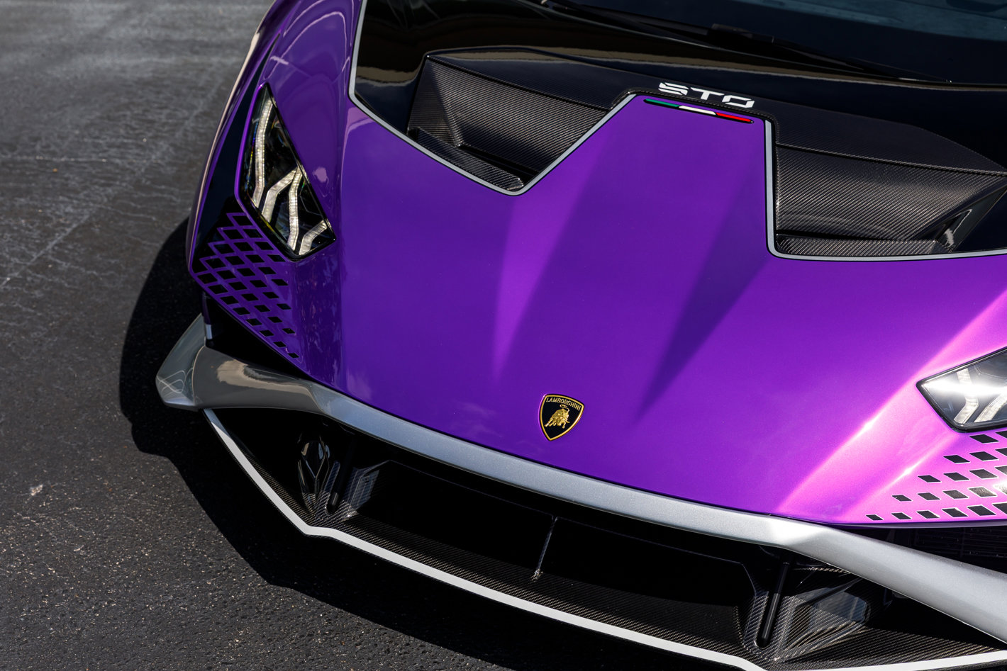 Used 2023 Lamborghini Huracan STO image 4