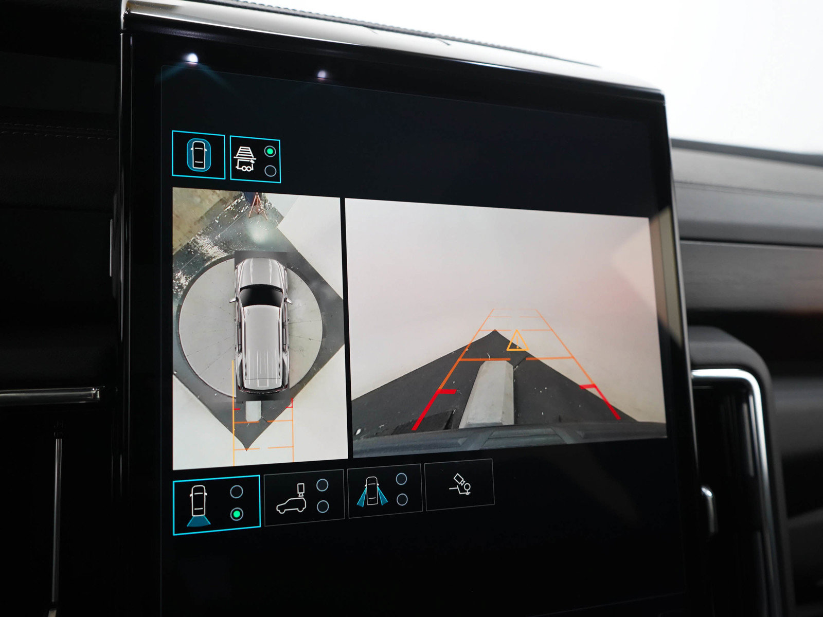 Used 2025 GMC Yukon Denali w/ Sun & Power Step Package AWD/4WD image 32