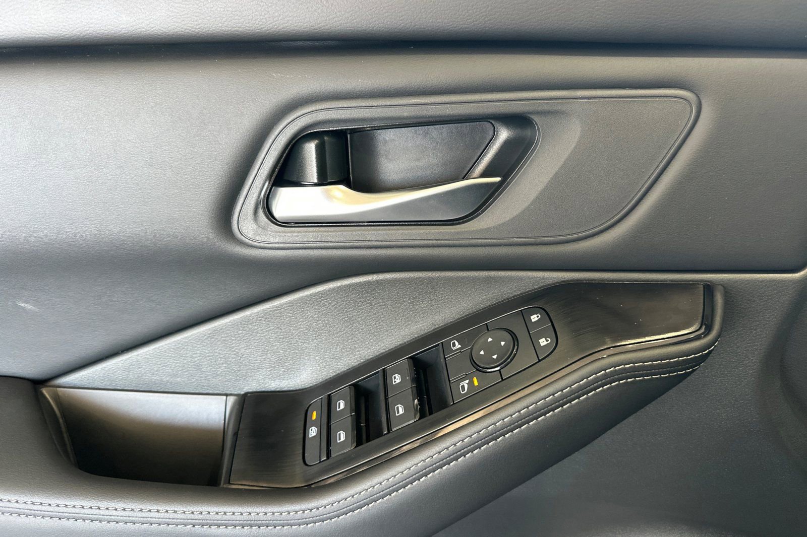 New 2026 Nissan Rogue SV image 8