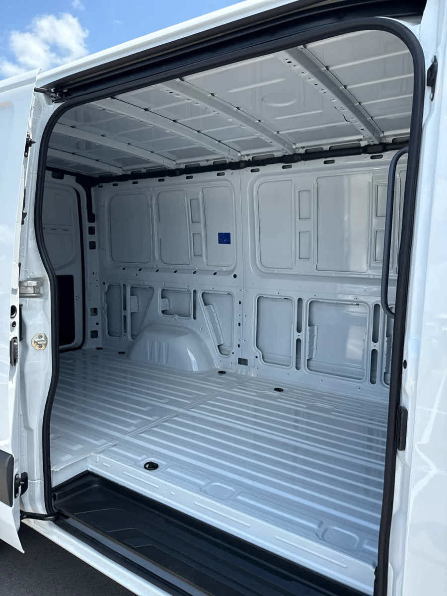 Used 2025 Mercedes-Benz Sprinter 2500 image 20