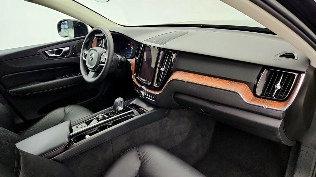 Used 2023 Volvo XC60 B5 Plus w/ Climate Package AWD/4WD image 25