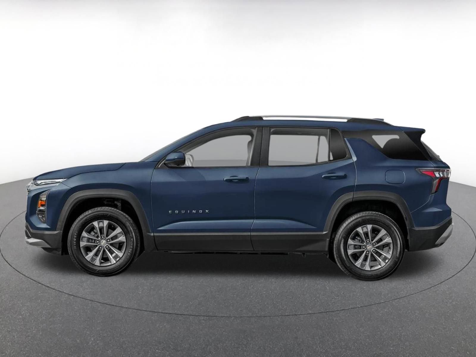 Used 2025 Chevrolet Equinox LT FWD image 3