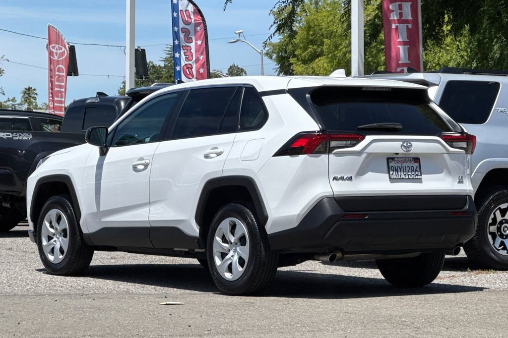 Certified 2024 Toyota RAV4 LE AWD/4WD image 5