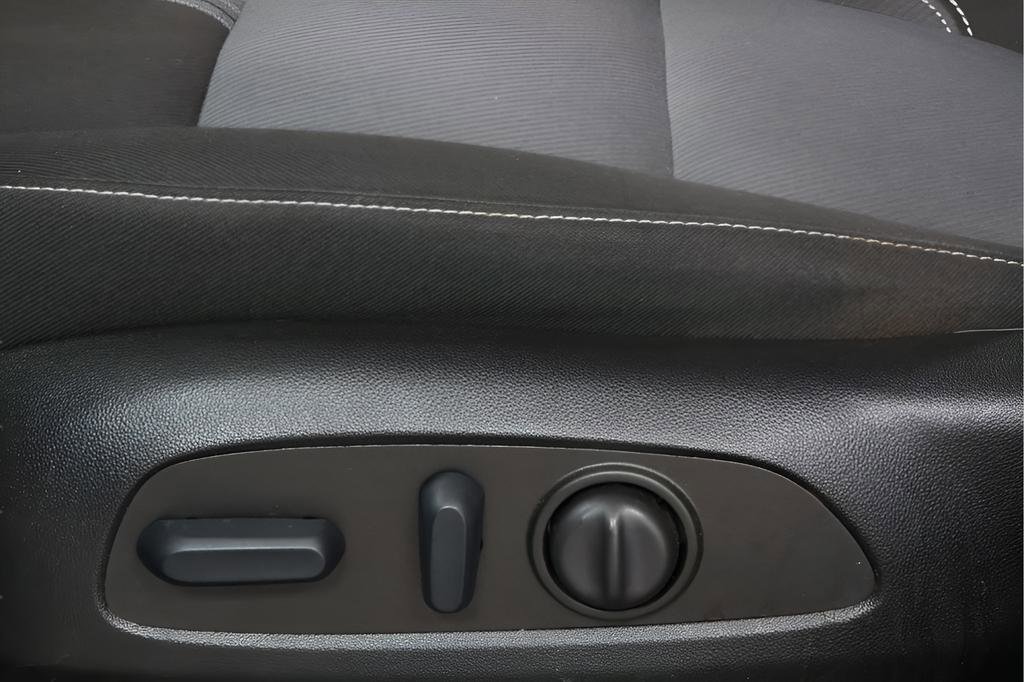 Used 2025 Chevrolet Blazer LT AWD/4WD image 18