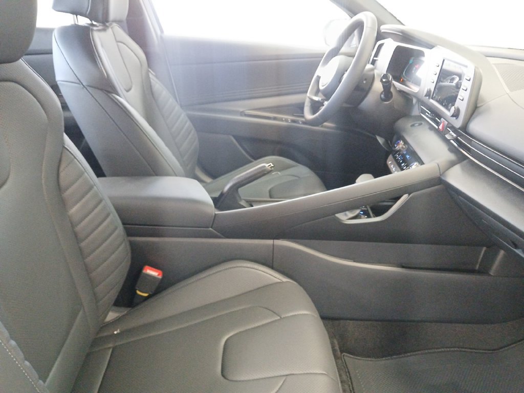 New 2026 Hyundai Elantra SEL Sport FWD image 16