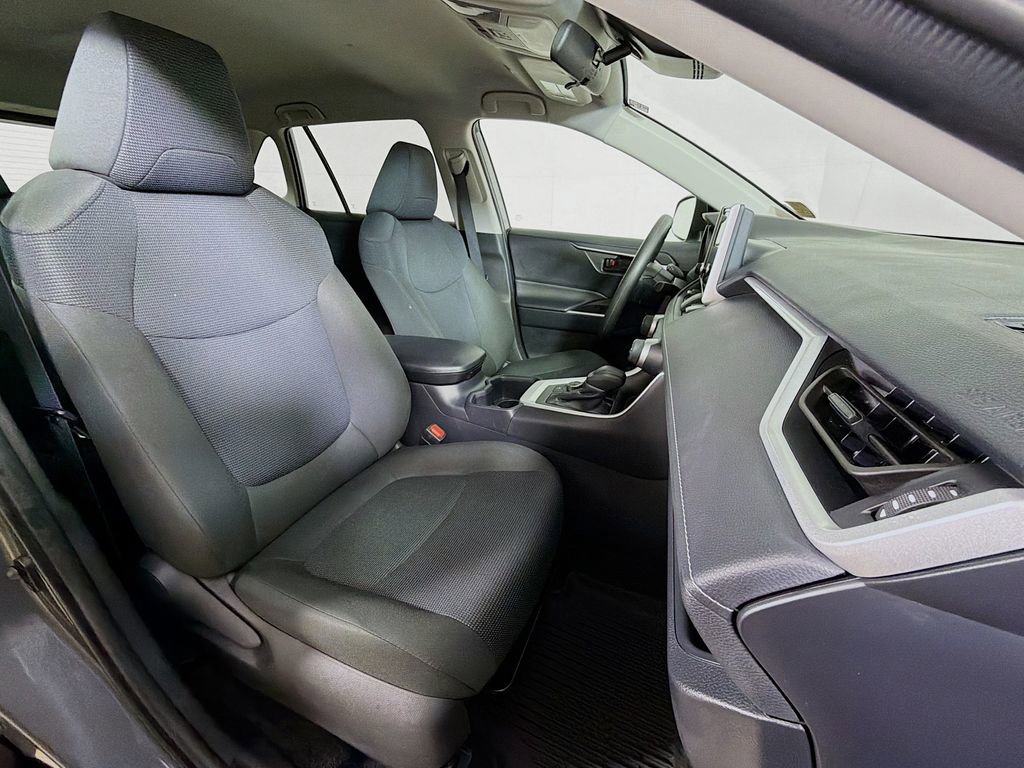 Used 2025 Toyota RAV4 LE AWD/4WD image 24