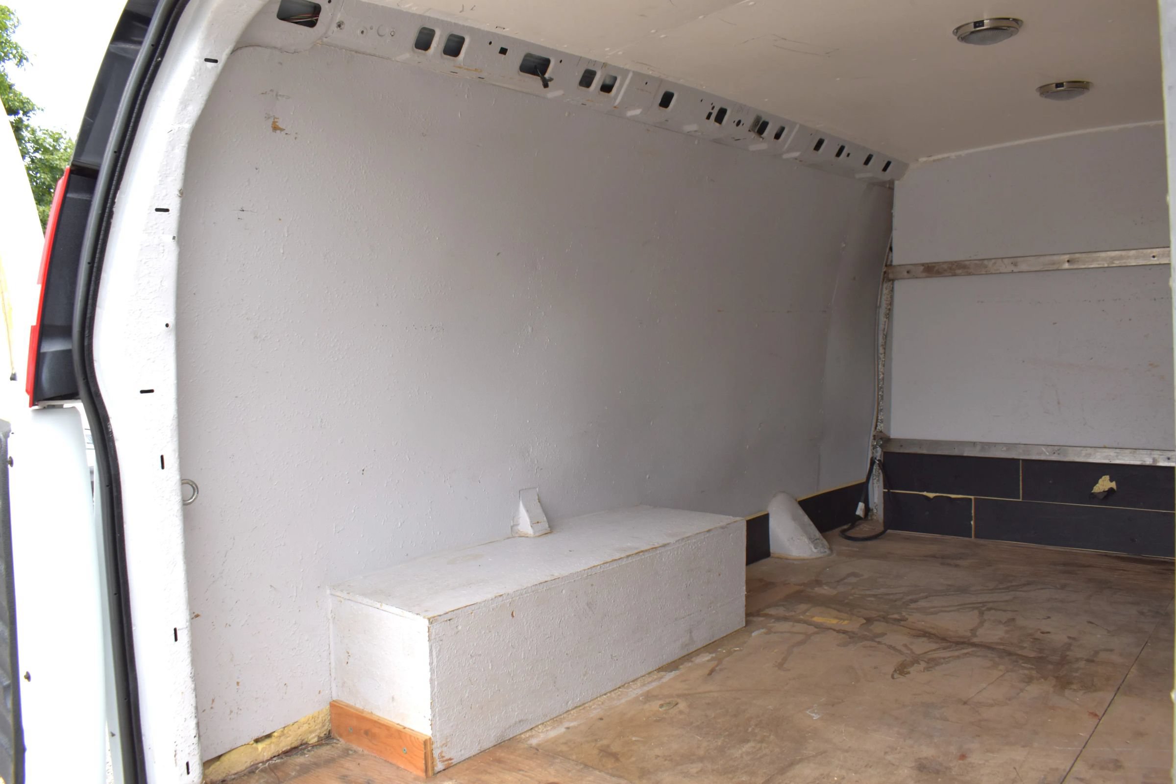 Used 2006 Chevrolet Express 3500 RWD image 45