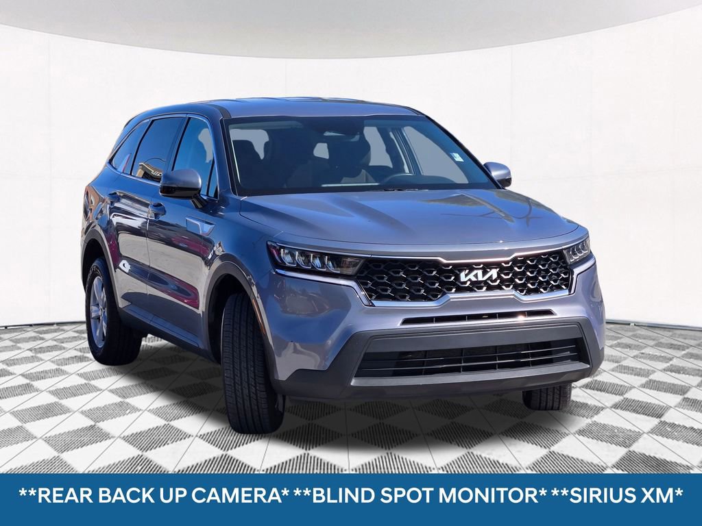 Used 2023 Kia Sorento LX image 4