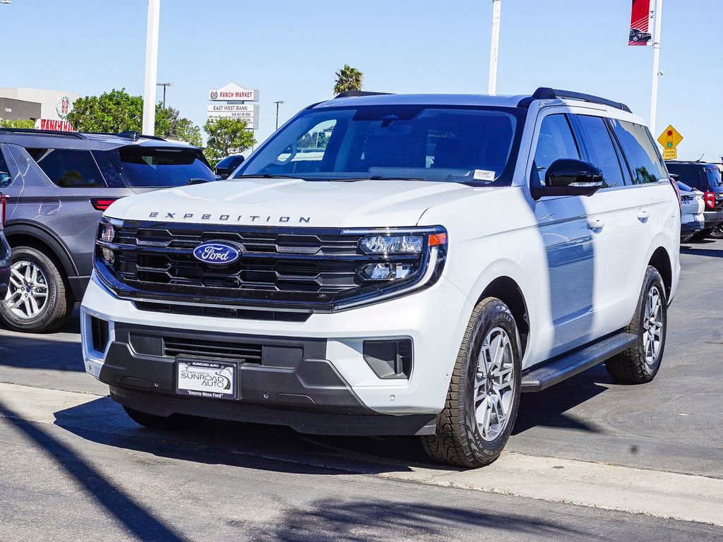 New 2025 Ford Expedition Active image 3