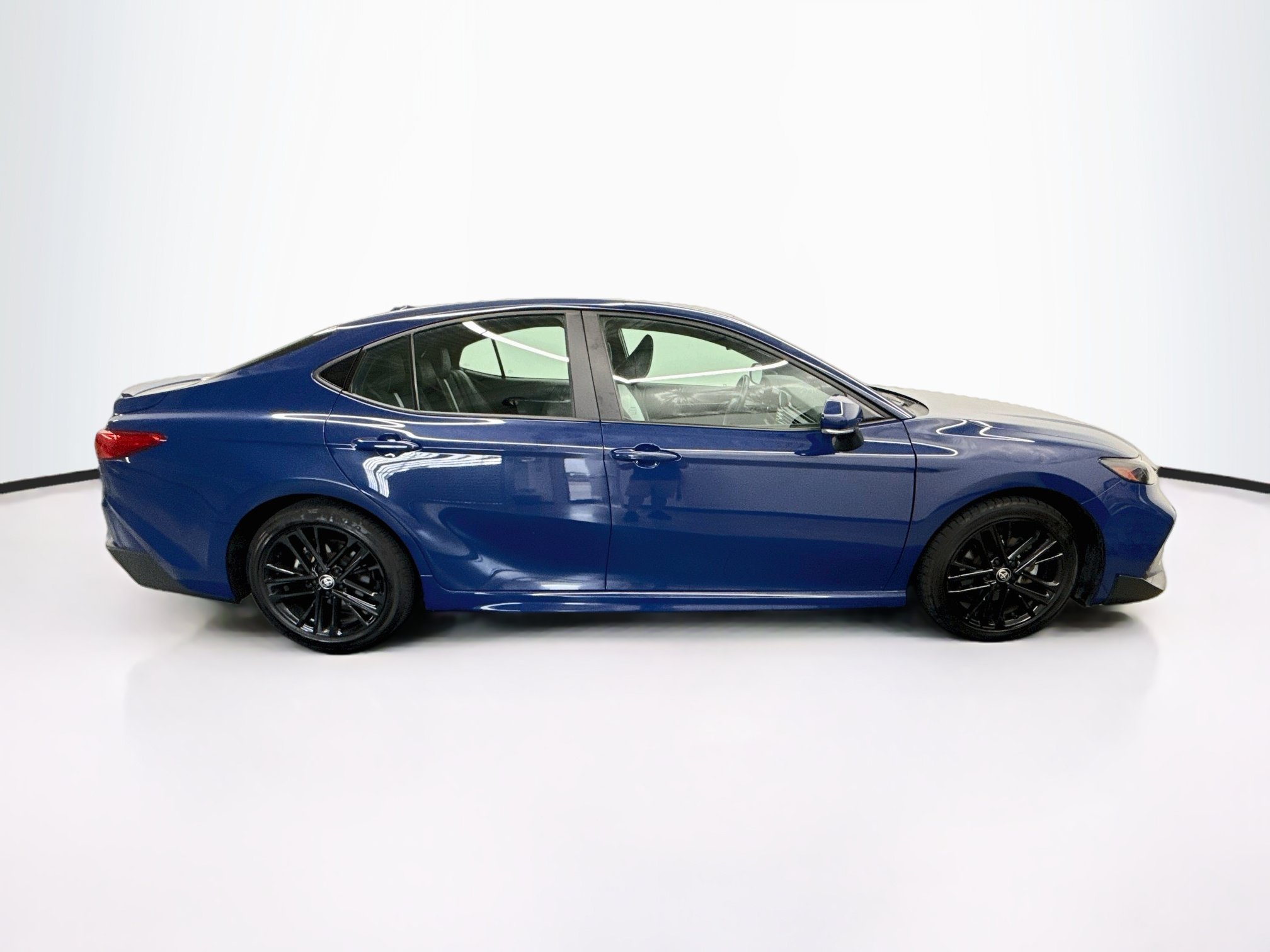 Used 2025 Toyota Camry SE FWD image 10