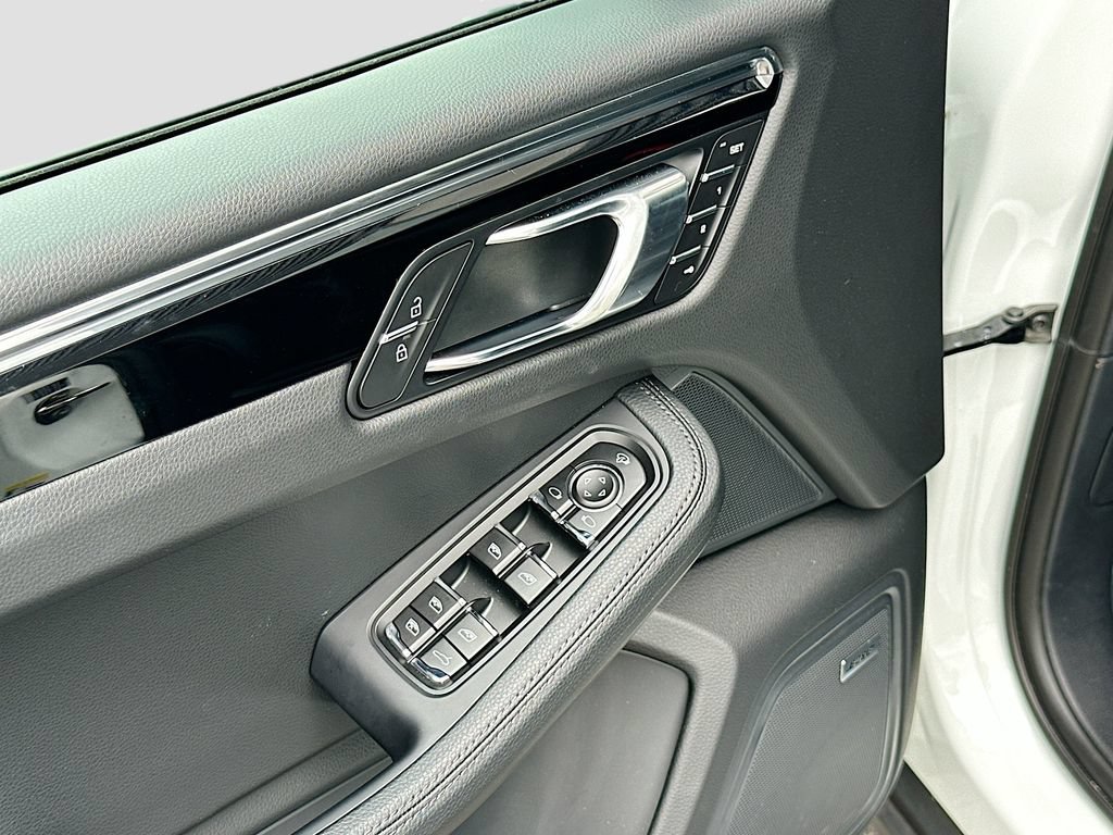 Certified 2026 Porsche Macan AWD/4WD image 20