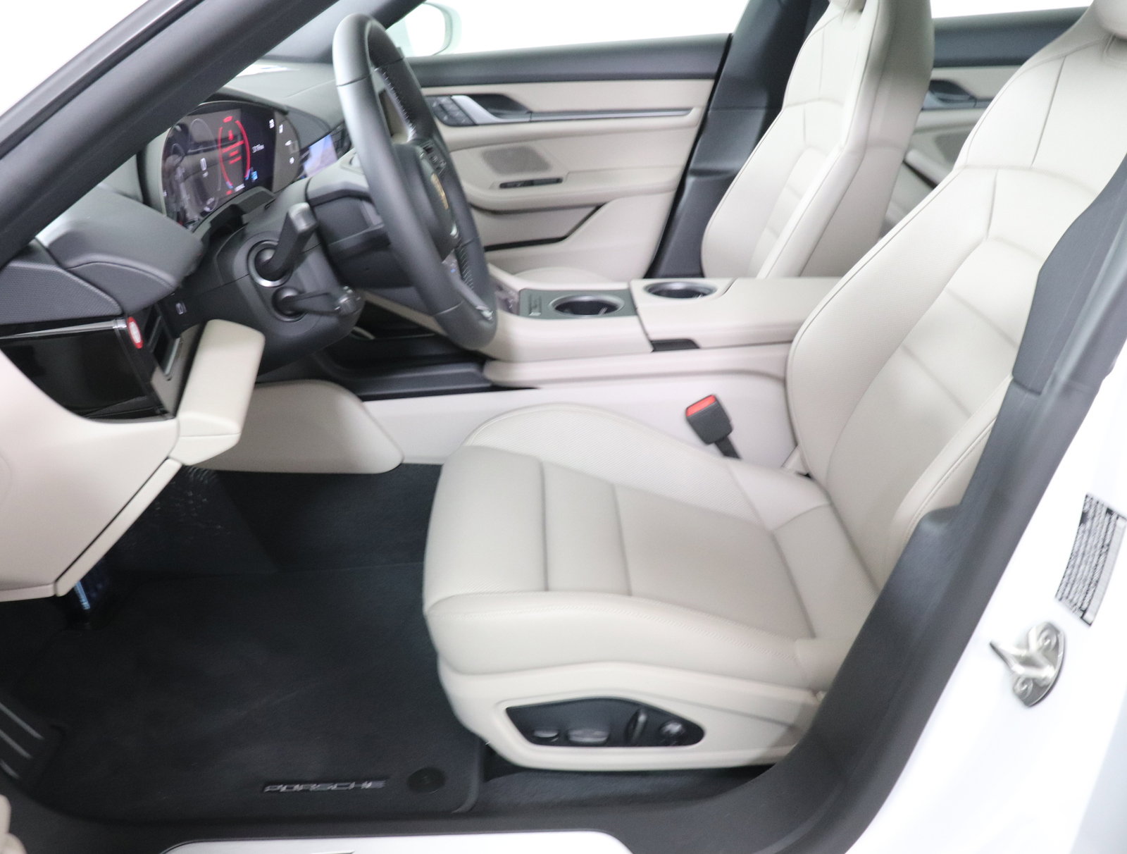 Used 2025 Porsche Taycan image 7