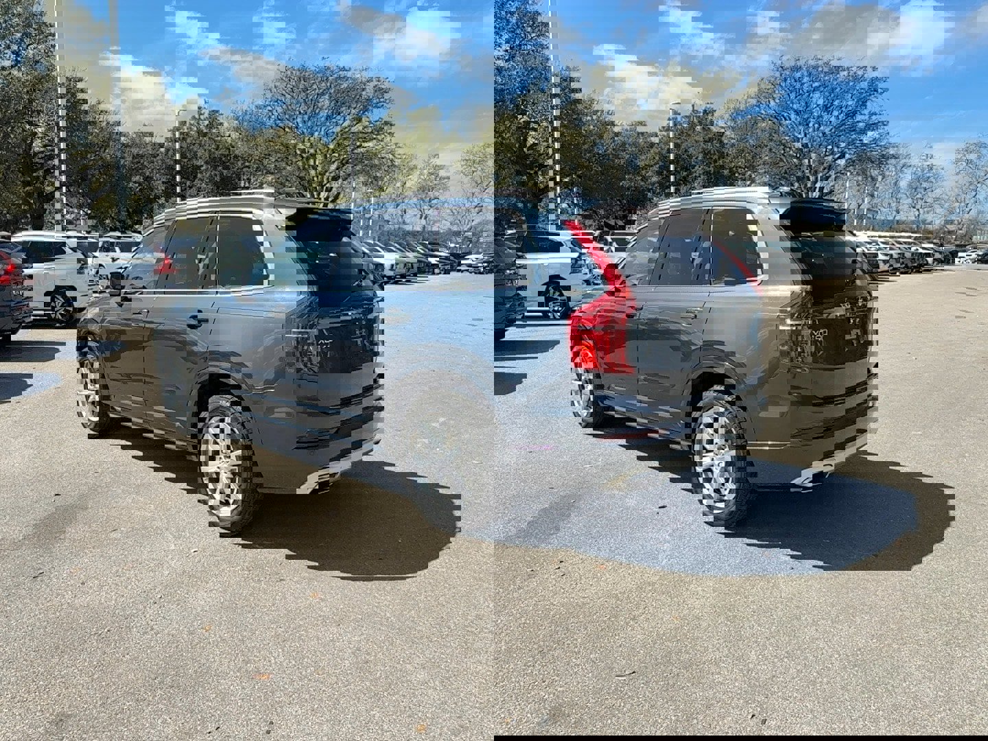 Used 2021 Volvo XC90 T5 Momentum w/ Protection Package Premier image 4