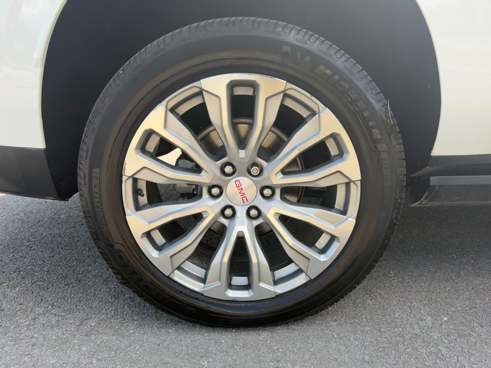 Used 2022 GMC Yukon XL Denali AWD/4WD image 12