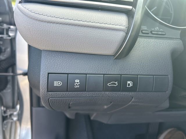 Used 2018 Toyota Camry LE FWD image 27